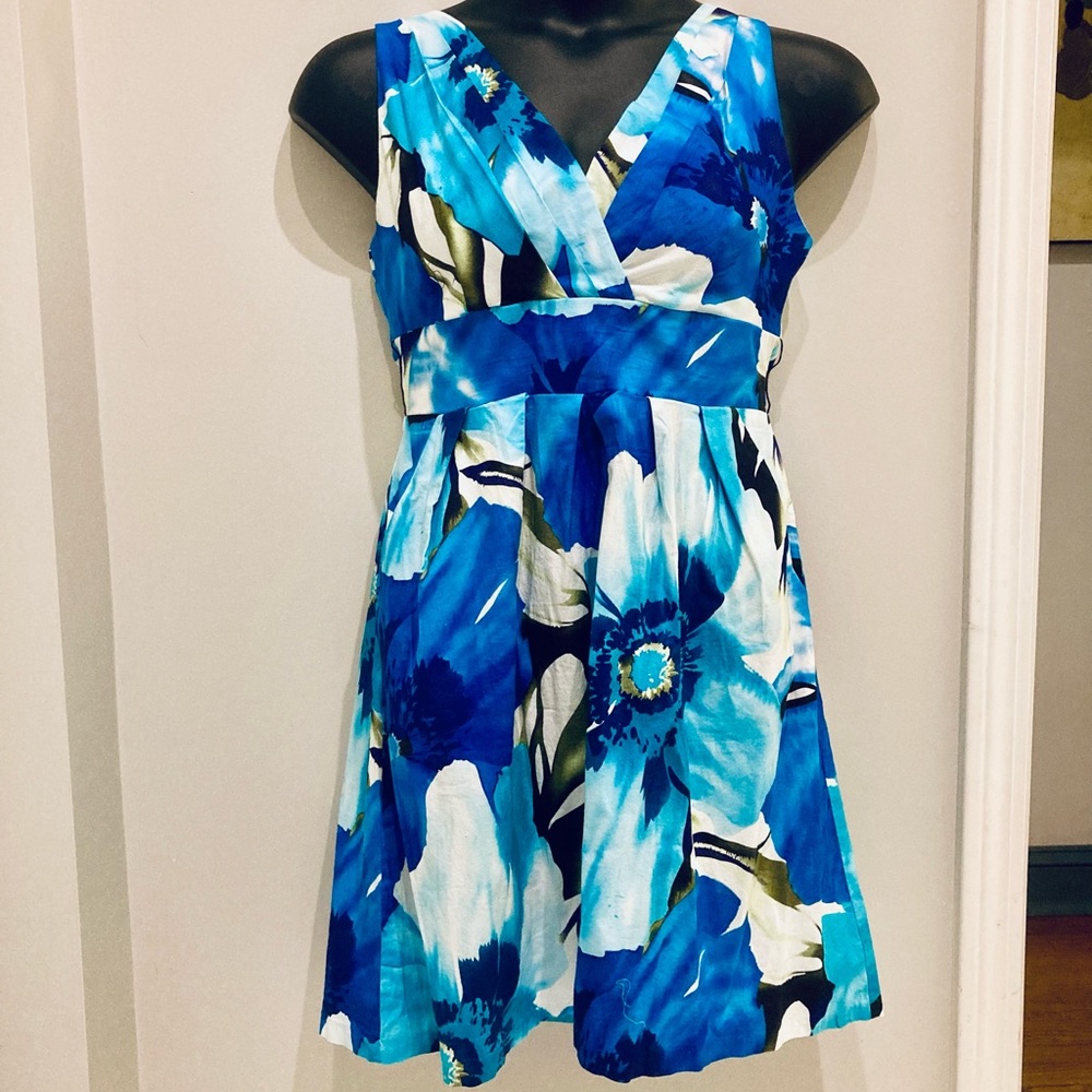 Sleeveless watercolor floral v-neck fit-and-flare dress